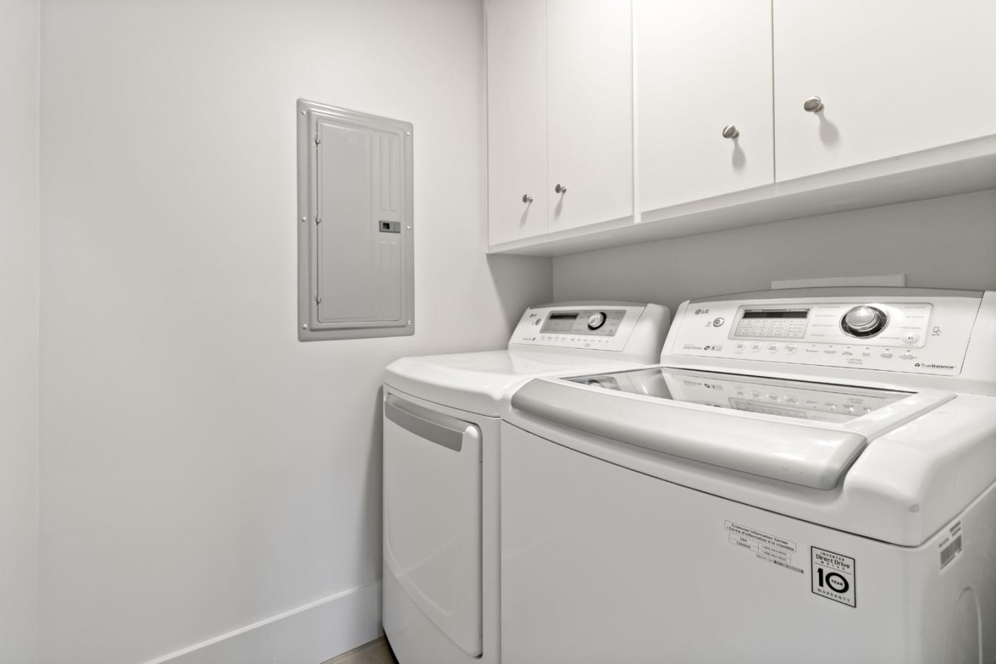 Detail Gallery Image 38 of 49 For 8 Hawkview St, Portola Valley,  CA 94028 - 4 Beds | 3/1 Baths