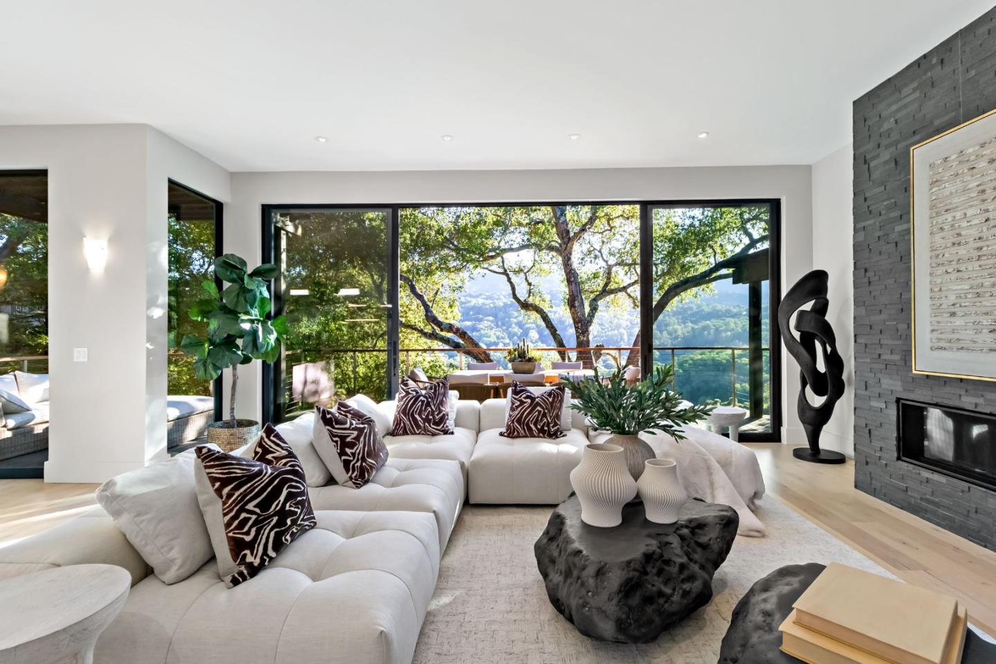 Detail Gallery Image 4 of 49 For 8 Hawkview St, Portola Valley,  CA 94028 - 4 Beds | 3/1 Baths