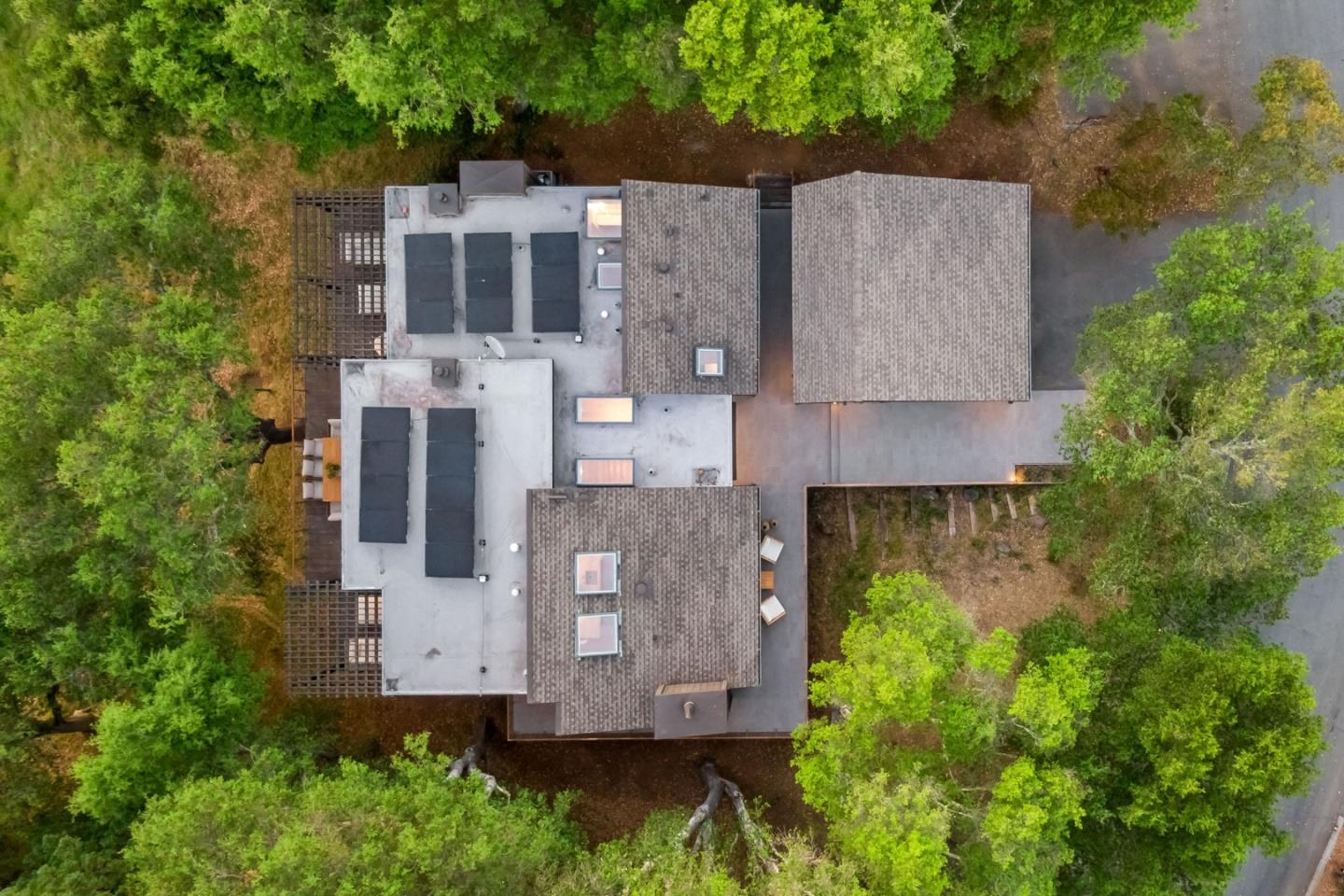 Detail Gallery Image 41 of 49 For 8 Hawkview St, Portola Valley,  CA 94028 - 4 Beds | 3/1 Baths