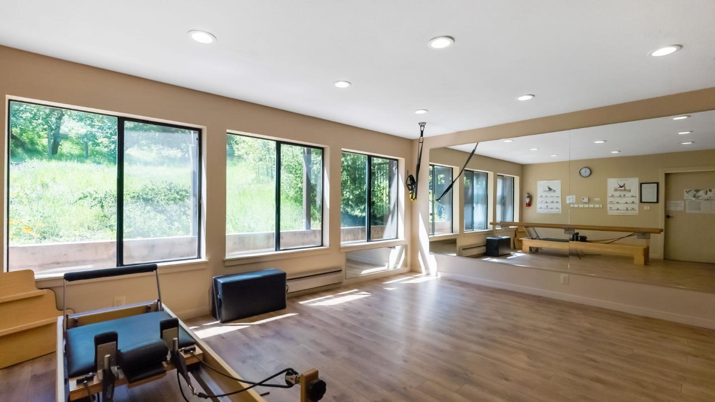 Detail Gallery Image 57 of 61 For 8 Hawkview St, Portola Valley,  CA 94028 - 4 Beds | 3/1 Baths