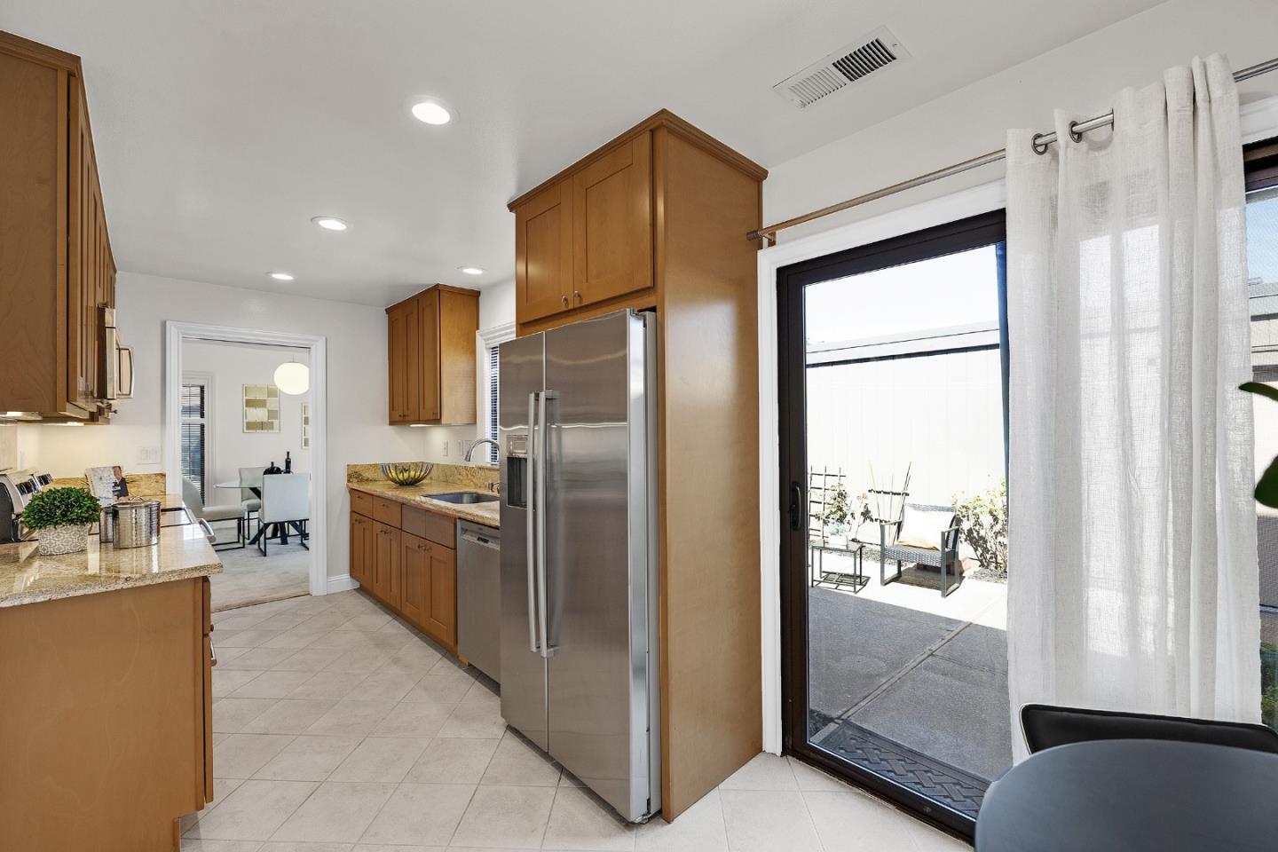 Detail Gallery Image 11 of 55 For 3405 Catalina Ave, Alameda,  CA 94502 - 2 Beds | 2 Baths