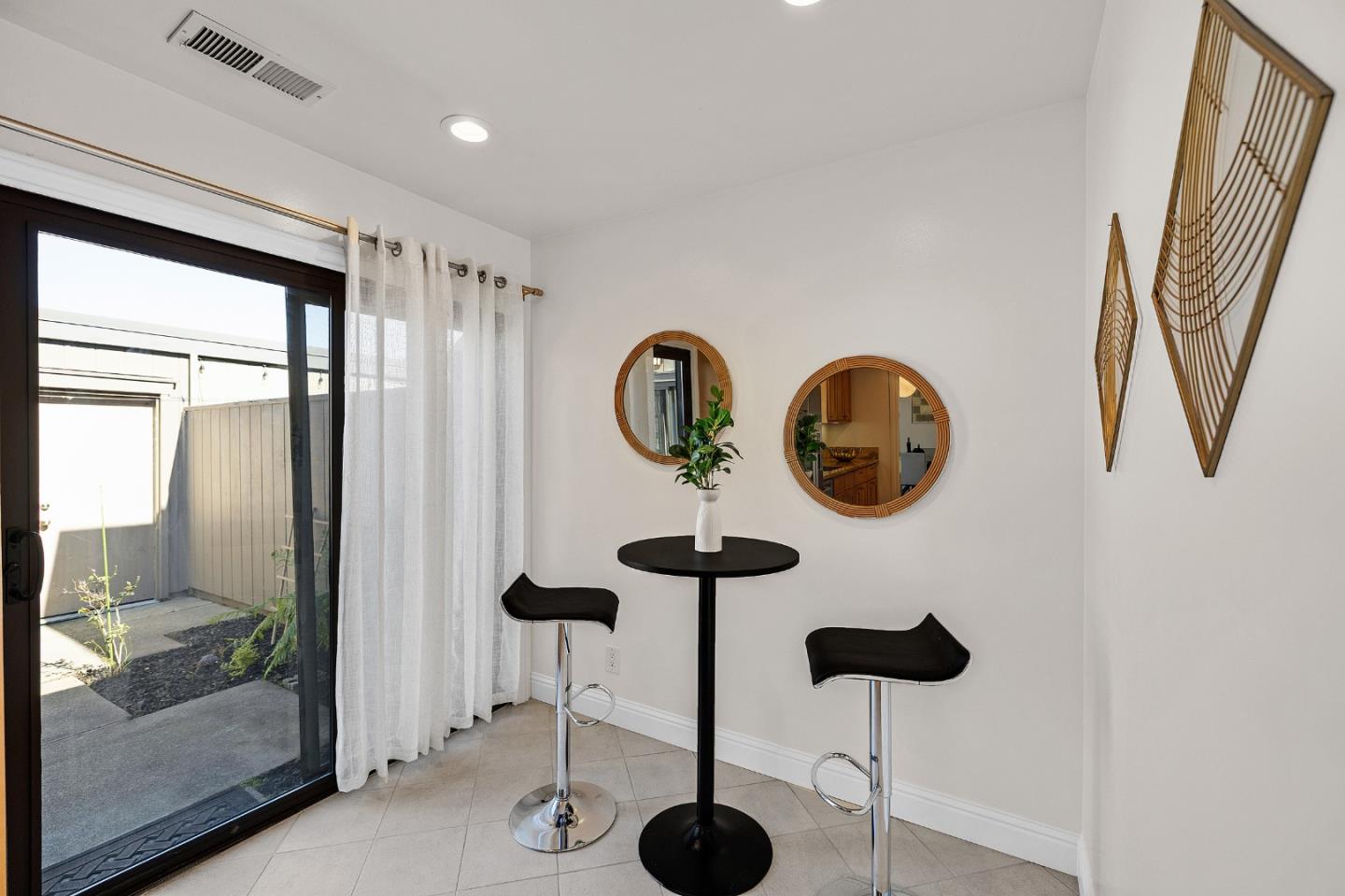 Detail Gallery Image 12 of 55 For 3405 Catalina Ave, Alameda,  CA 94502 - 2 Beds | 2 Baths