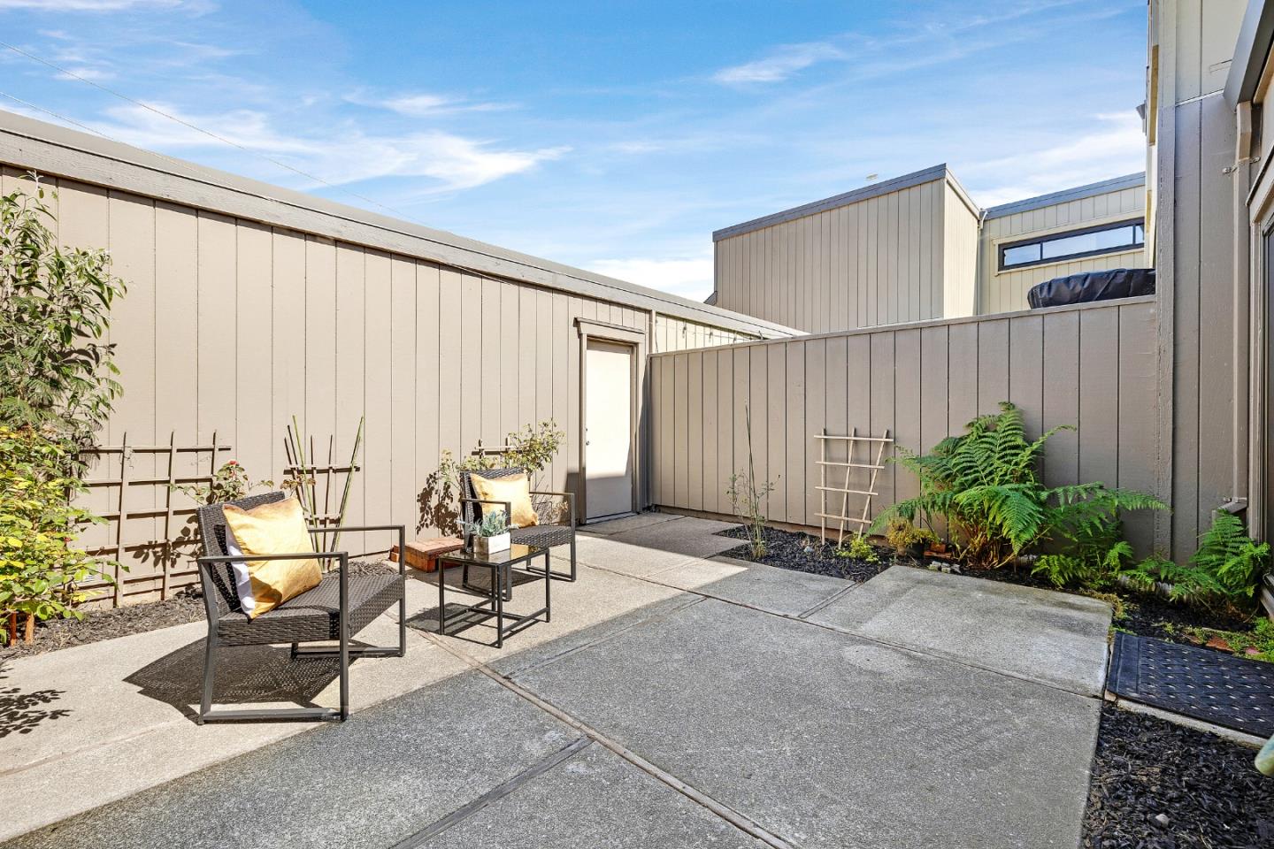 Detail Gallery Image 25 of 55 For 3405 Catalina Ave, Alameda,  CA 94502 - 2 Beds | 2 Baths