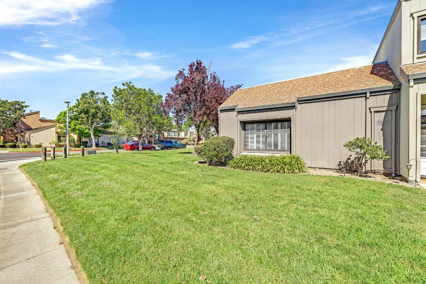 Detail Gallery Image 34 of 55 For 3405 Catalina Ave, Alameda,  CA 94502 - 2 Beds | 2 Baths