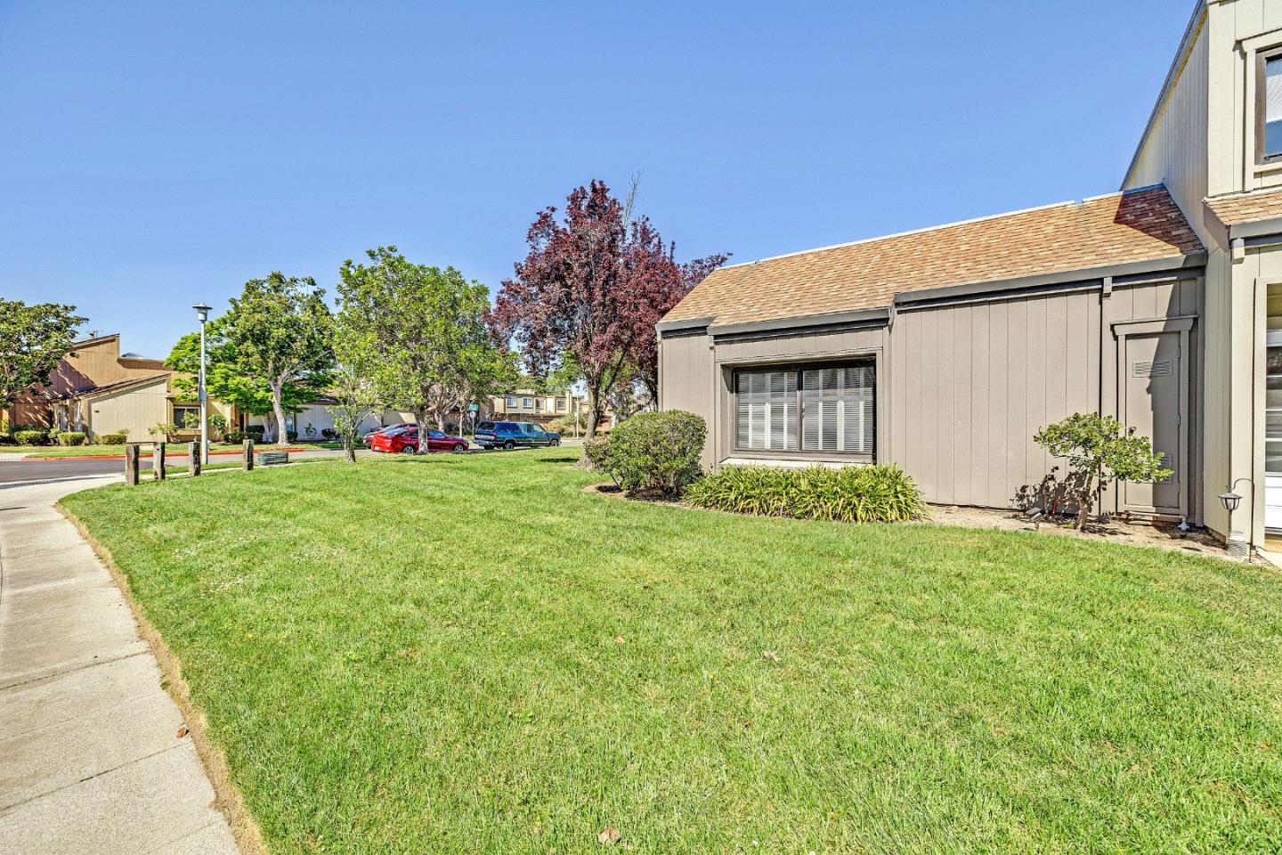 Detail Gallery Image 35 of 55 For 3405 Catalina Ave, Alameda,  CA 94502 - 2 Beds | 2 Baths