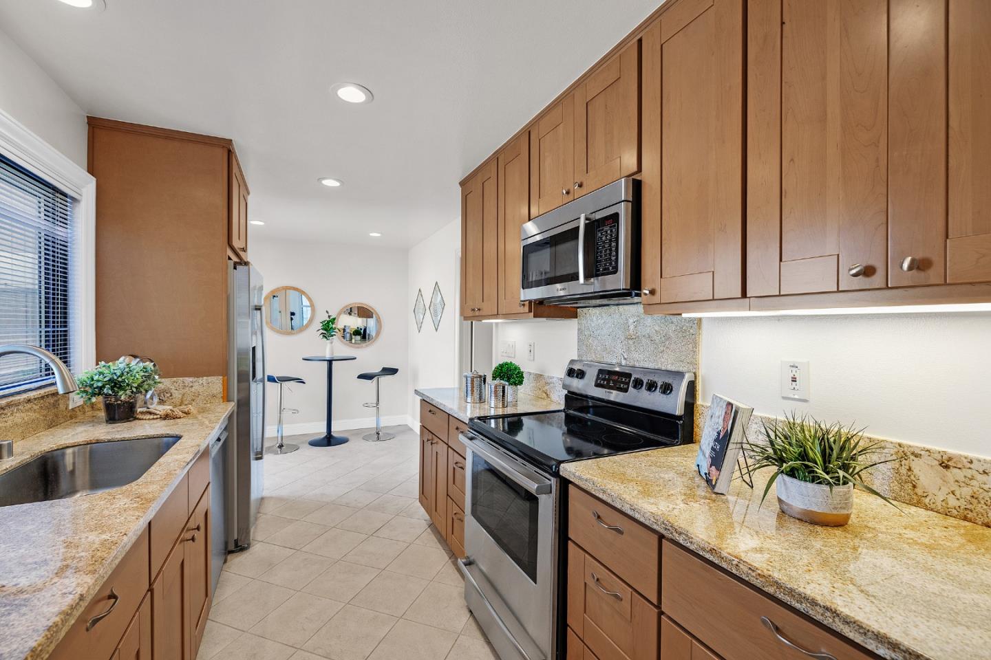 Detail Gallery Image 8 of 55 For 3405 Catalina Ave, Alameda,  CA 94502 - 2 Beds | 2 Baths