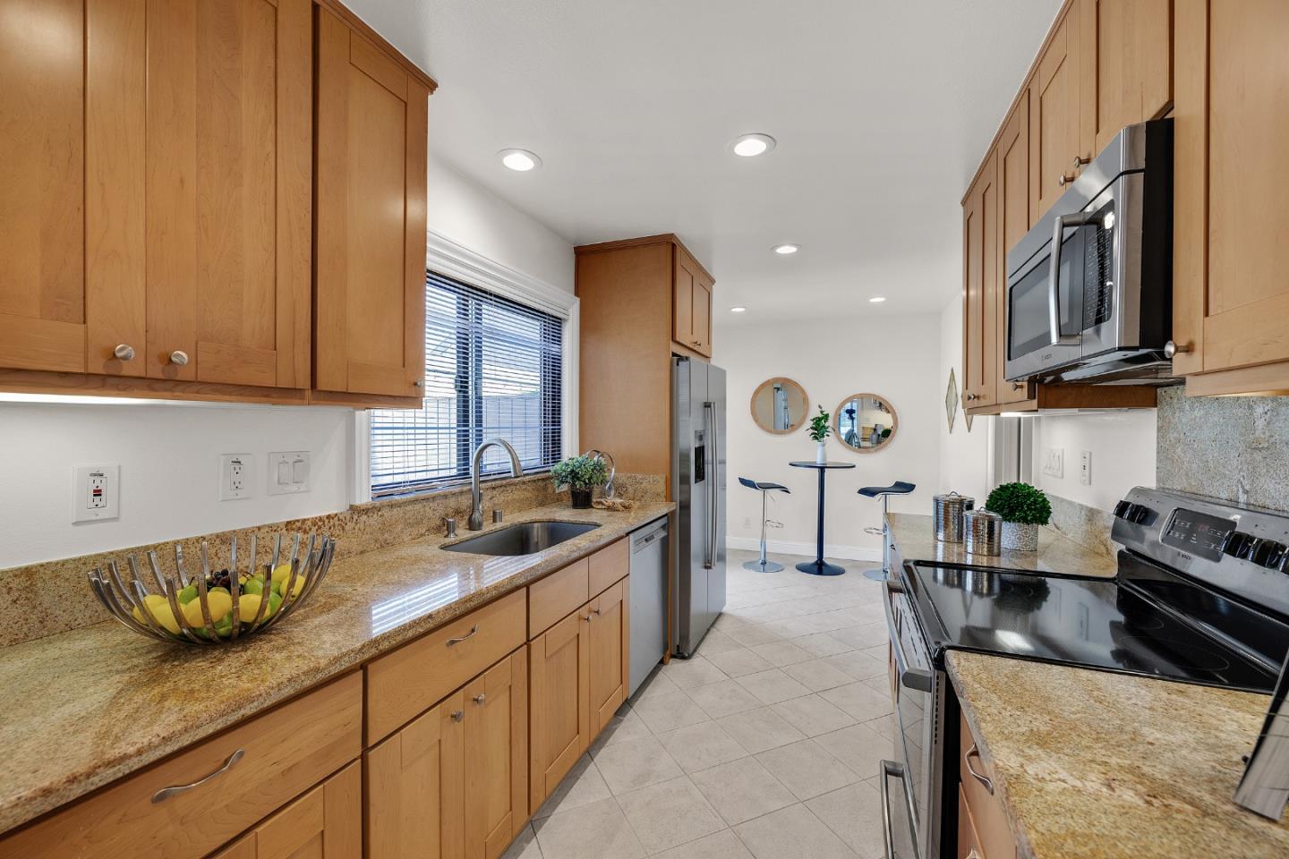 Detail Gallery Image 9 of 55 For 3405 Catalina Ave, Alameda,  CA 94502 - 2 Beds | 2 Baths