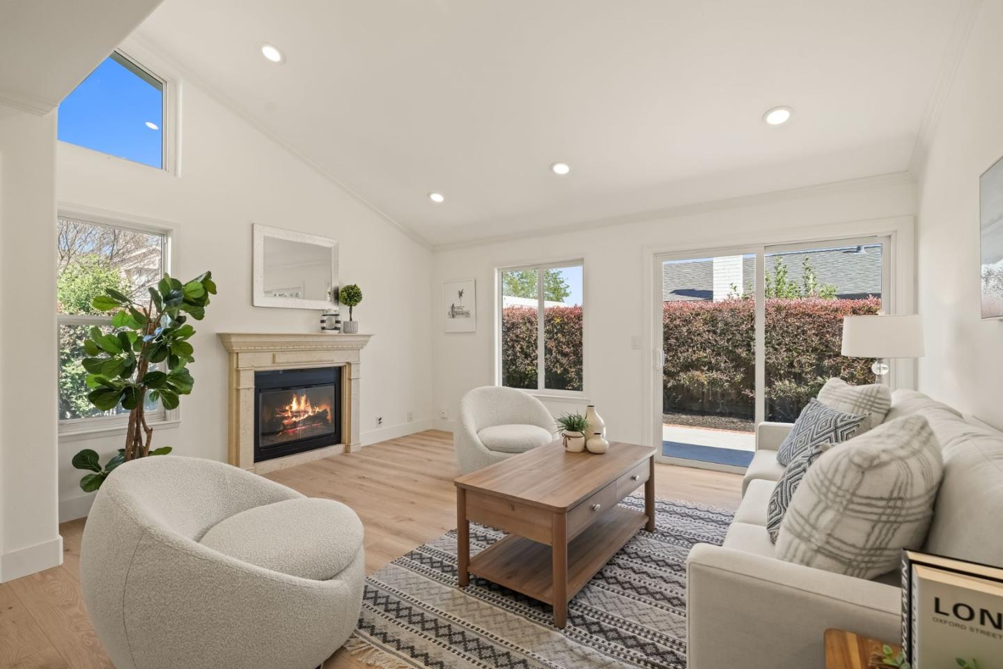 Detail Gallery Image 4 of 22 For 5330 Hansell Dr, San Jose,  CA 95123 - 3 Beds | 2 Baths