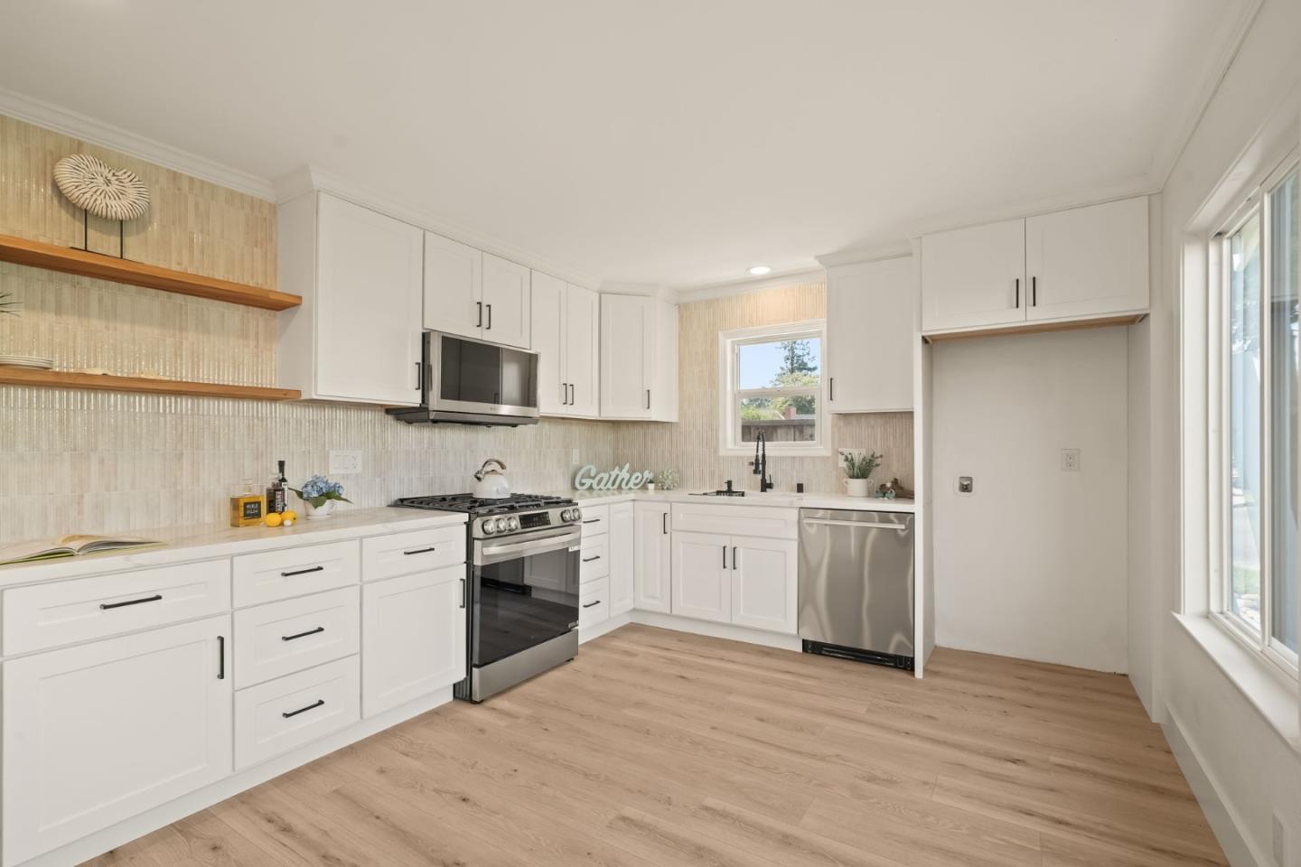 Detail Gallery Image 7 of 22 For 5330 Hansell Dr, San Jose,  CA 95123 - 3 Beds | 2 Baths