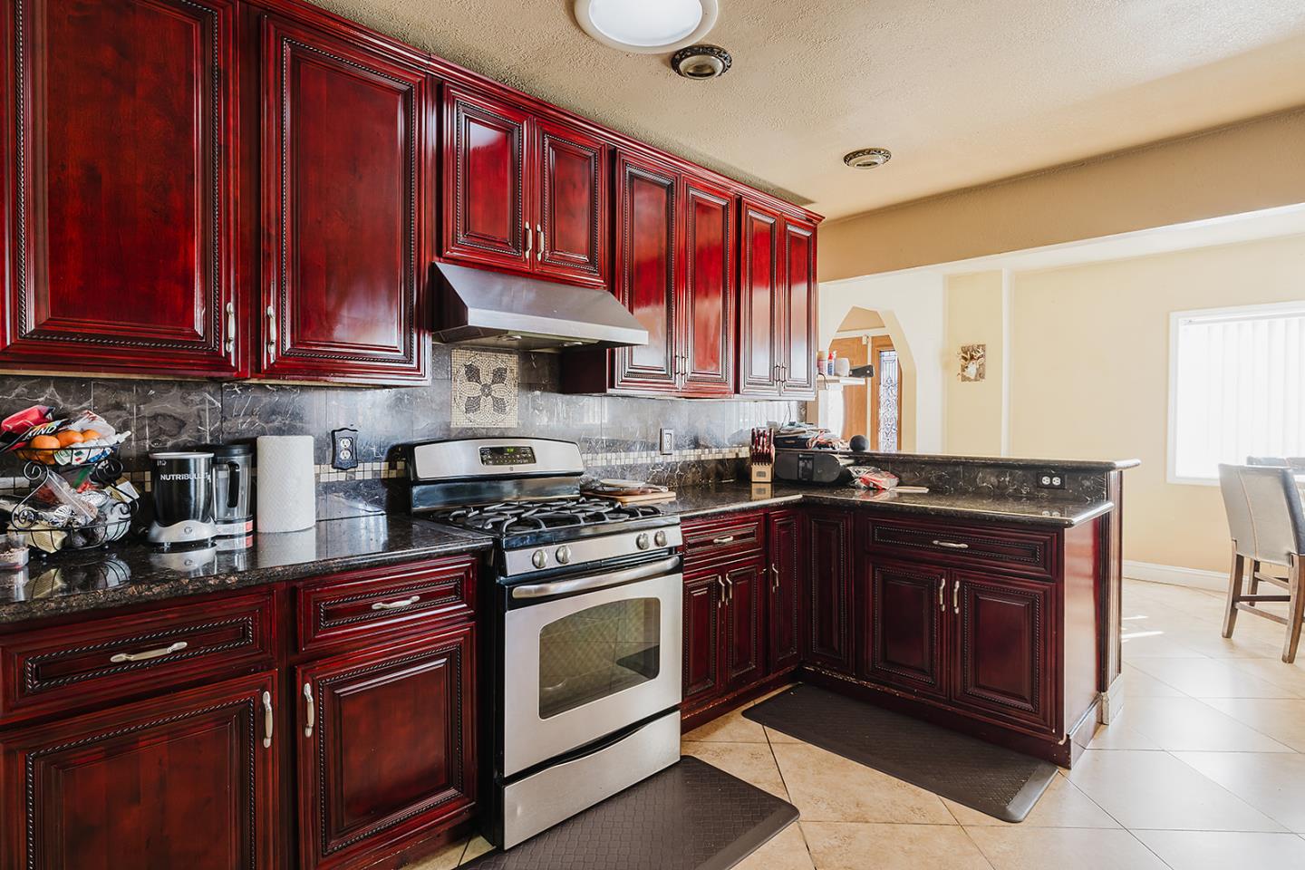 Detail Gallery Image 10 of 30 For 15 Rincon Ave, Salinas,  CA 93905 - 4 Beds | 3 Baths