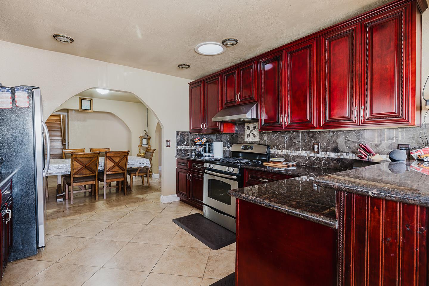 Detail Gallery Image 12 of 30 For 15 Rincon Ave, Salinas,  CA 93905 - 4 Beds | 3 Baths