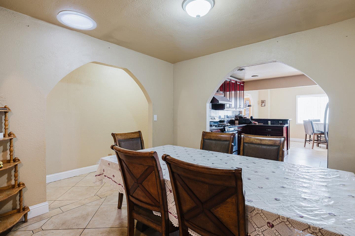 Detail Gallery Image 15 of 30 For 15 Rincon Ave, Salinas,  CA 93905 - 4 Beds | 3 Baths