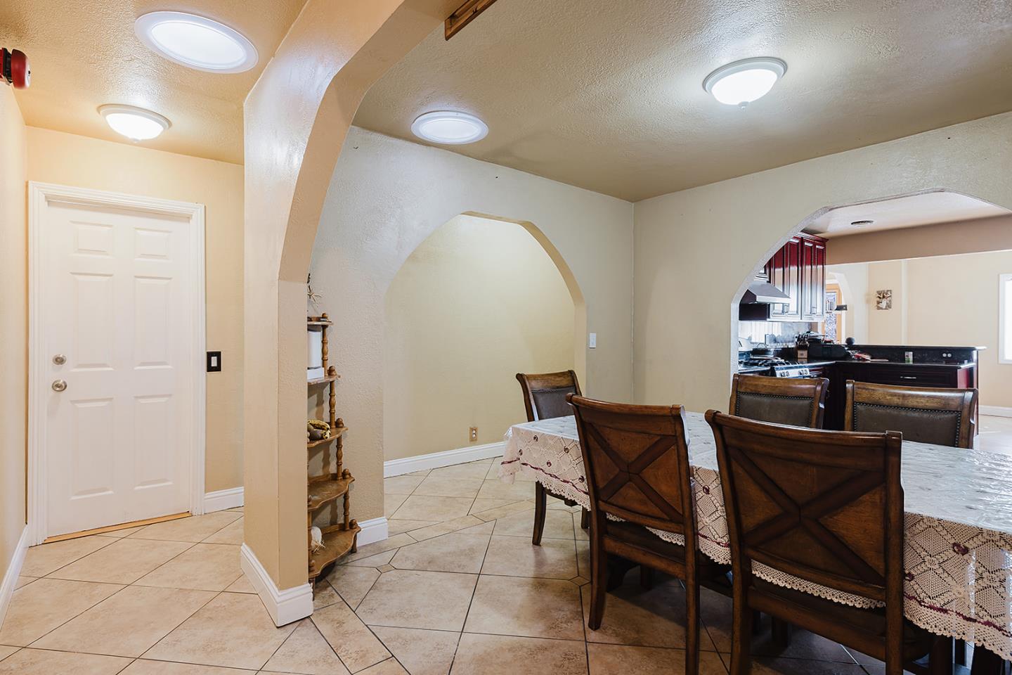 Detail Gallery Image 16 of 30 For 15 Rincon Ave, Salinas,  CA 93905 - 4 Beds | 3 Baths