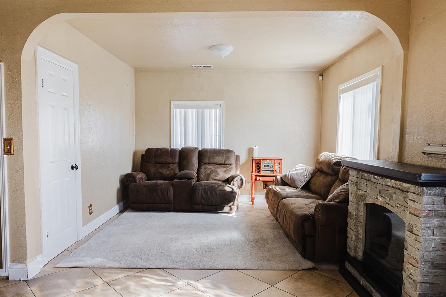 Detail Gallery Image 4 of 30 For 15 Rincon Ave, Salinas,  CA 93905 - 4 Beds | 3 Baths