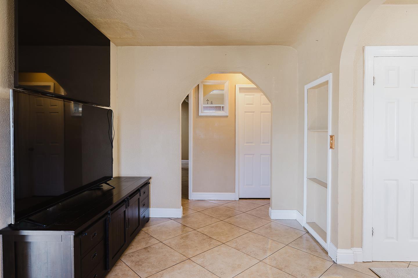 Detail Gallery Image 7 of 30 For 15 Rincon Ave, Salinas,  CA 93905 - 4 Beds | 3 Baths