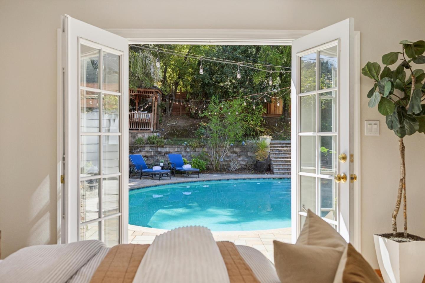 Detail Gallery Image 19 of 47 For 13841 Malcom Ave, Saratoga,  CA 95070 - 5 Beds | 3/1 Baths