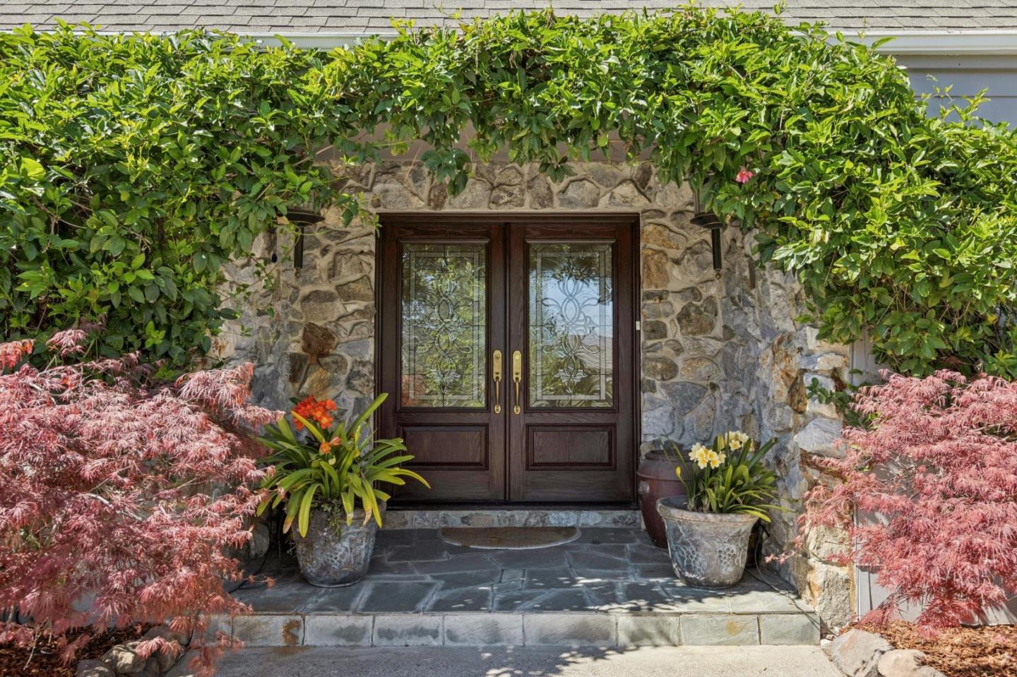 Detail Gallery Image 3 of 47 For 13841 Malcom Ave, Saratoga,  CA 95070 - 5 Beds | 3/1 Baths