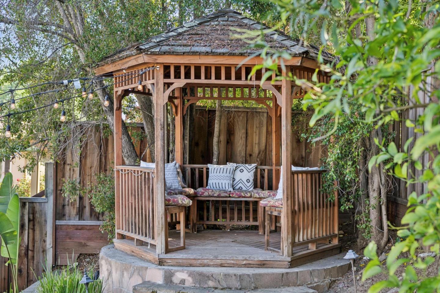 Detail Gallery Image 35 of 47 For 13841 Malcom Ave, Saratoga,  CA 95070 - 5 Beds | 3/1 Baths