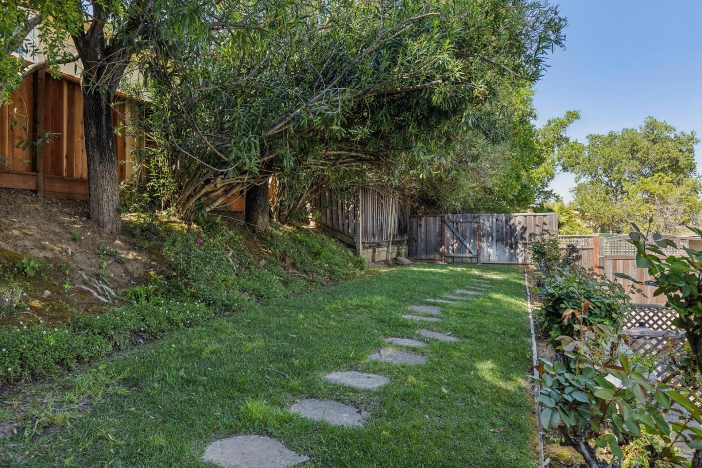 Detail Gallery Image 36 of 47 For 13841 Malcom Ave, Saratoga,  CA 95070 - 5 Beds | 3/1 Baths