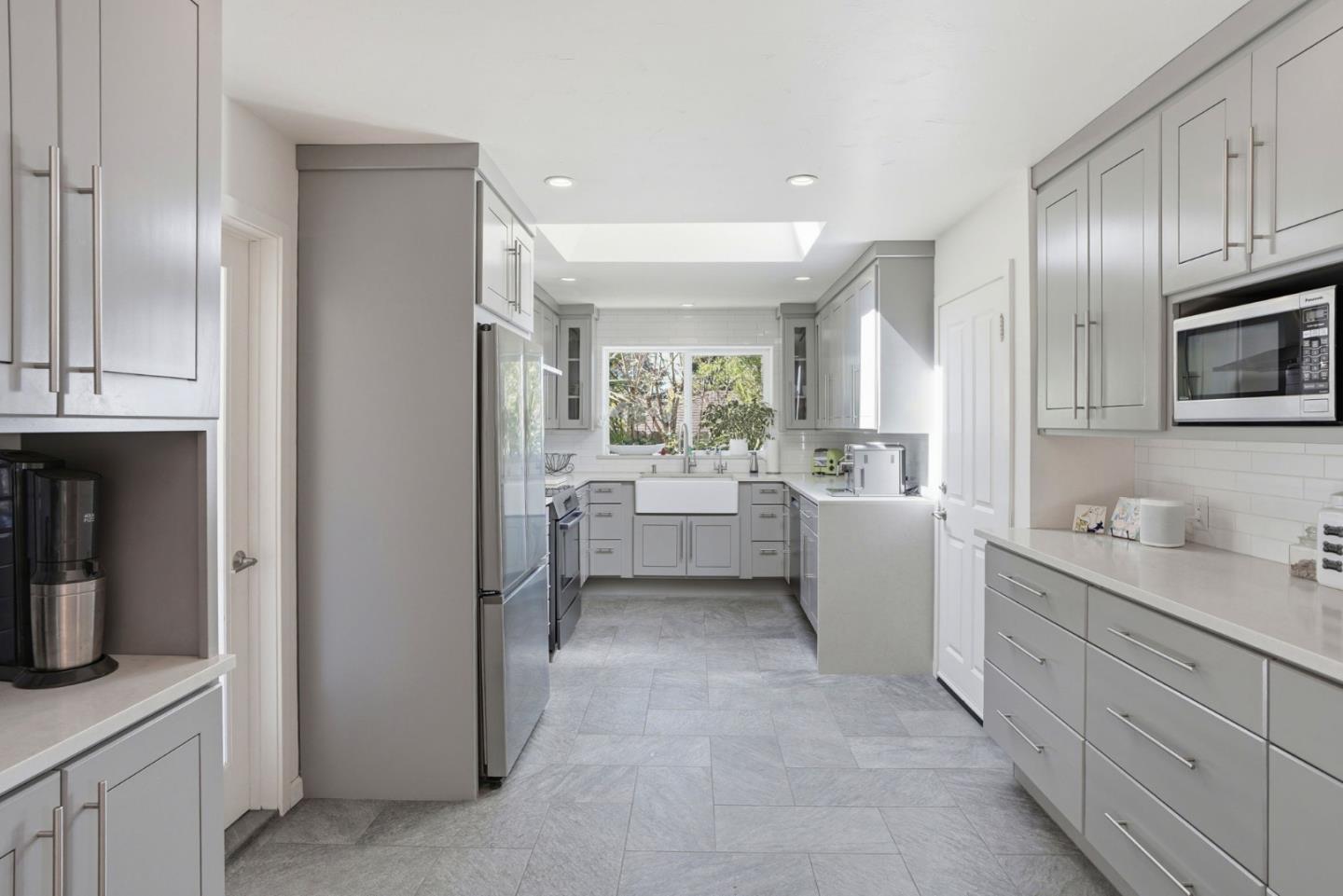 Detail Gallery Image 10 of 41 For 329 Stuart Ave, Pacific Grove,  CA 93950 - 4 Beds | 3 Baths