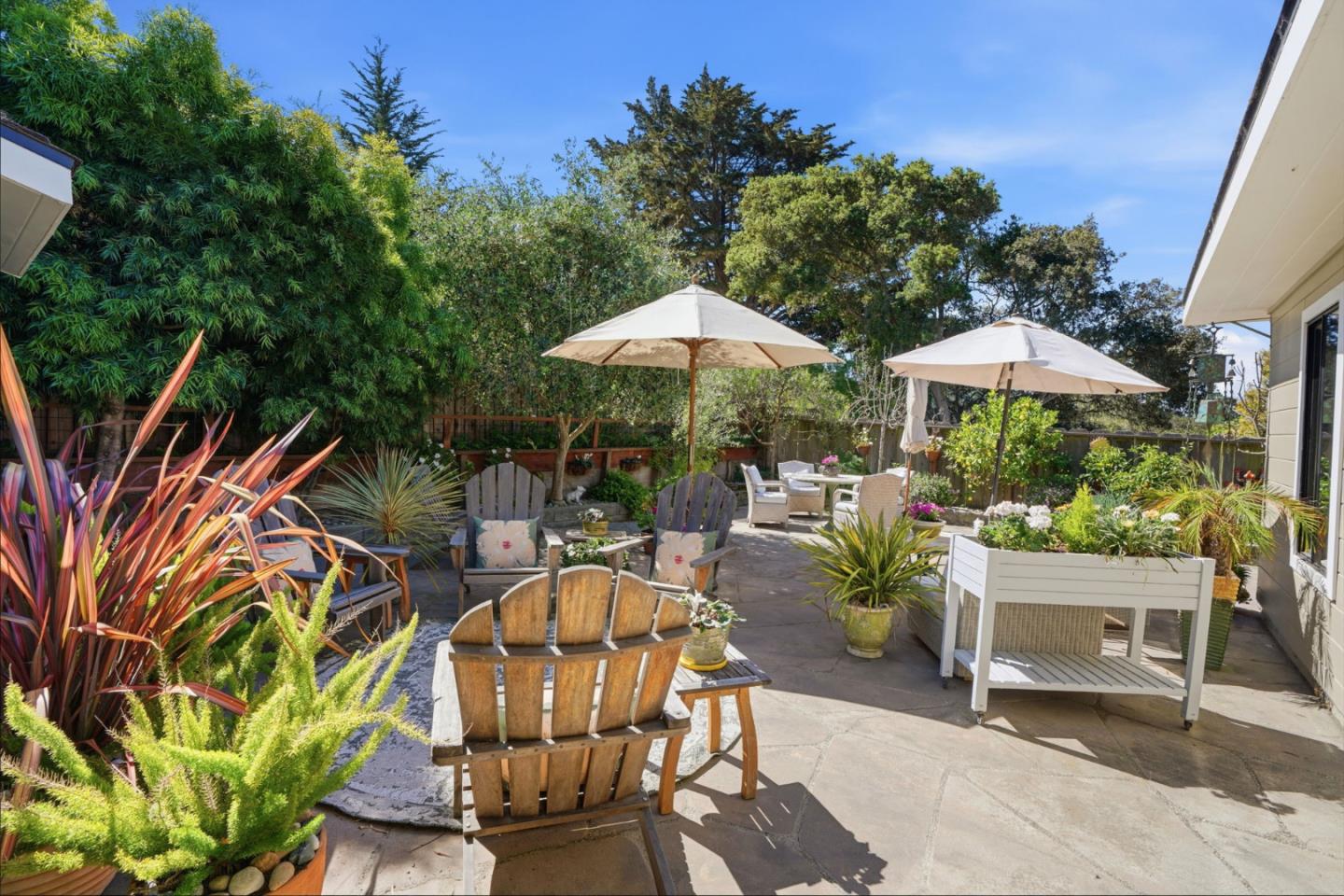 Detail Gallery Image 14 of 41 For 329 Stuart Ave, Pacific Grove,  CA 93950 - 4 Beds | 3 Baths