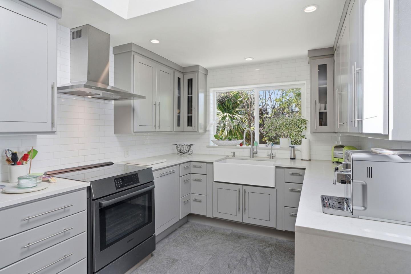 Detail Gallery Image 5 of 41 For 329 Stuart Ave, Pacific Grove,  CA 93950 - 4 Beds | 3 Baths