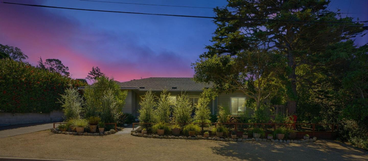 Detail Gallery Image 6 of 41 For 329 Stuart Ave, Pacific Grove,  CA 93950 - 4 Beds | 3 Baths