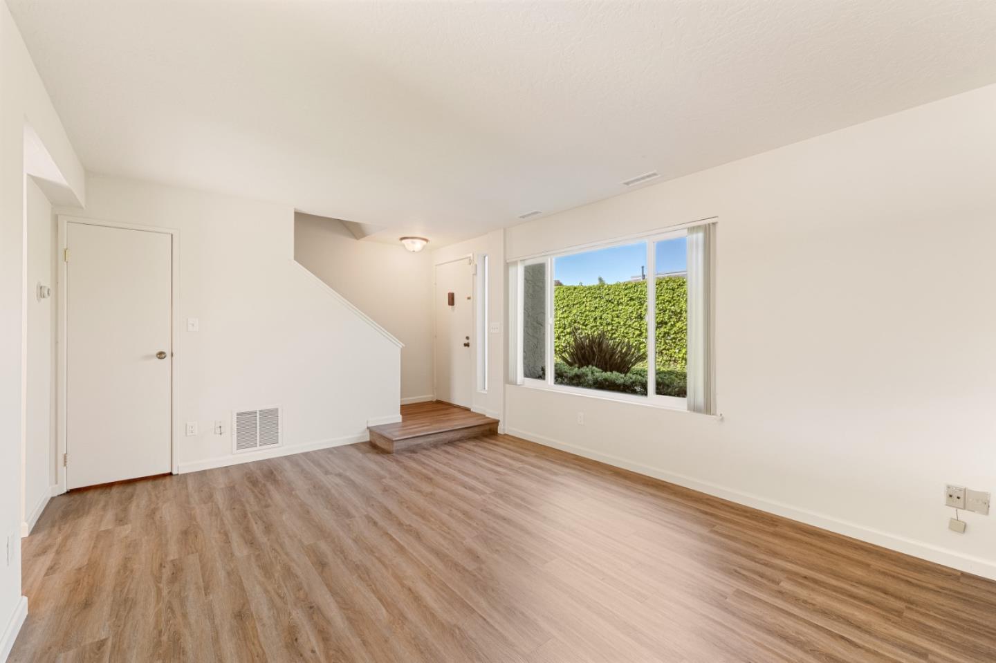 Detail Gallery Image 6 of 30 For 3137 Seacrest Ave #6,  Marina,  CA 93933 - 2 Beds | 1/1 Baths