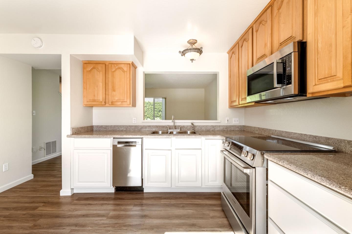 Detail Gallery Image 9 of 30 For 3137 Seacrest Ave #6,  Marina,  CA 93933 - 2 Beds | 1/1 Baths