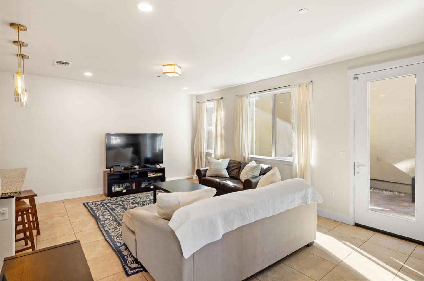 Detail Gallery Image 6 of 21 For 17727 Reynolds St, East Garrison,  CA 93933 - 3 Beds | 2/1 Baths