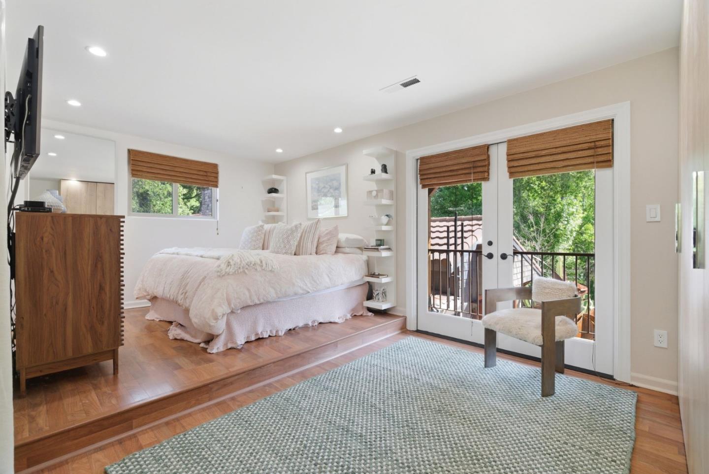 Detail Gallery Image 21 of 53 For 13651 Pierce Rd, Saratoga,  CA 95070 - 4 Beds | 3/1 Baths