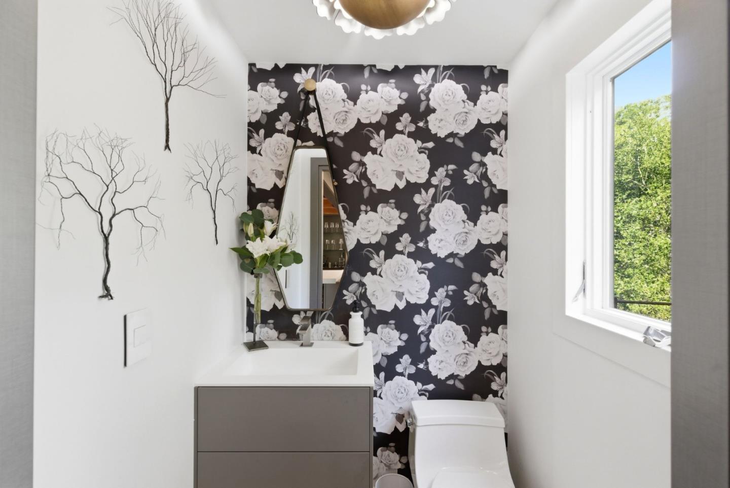 Detail Gallery Image 29 of 53 For 13651 Pierce Rd, Saratoga,  CA 95070 - 4 Beds | 3/1 Baths