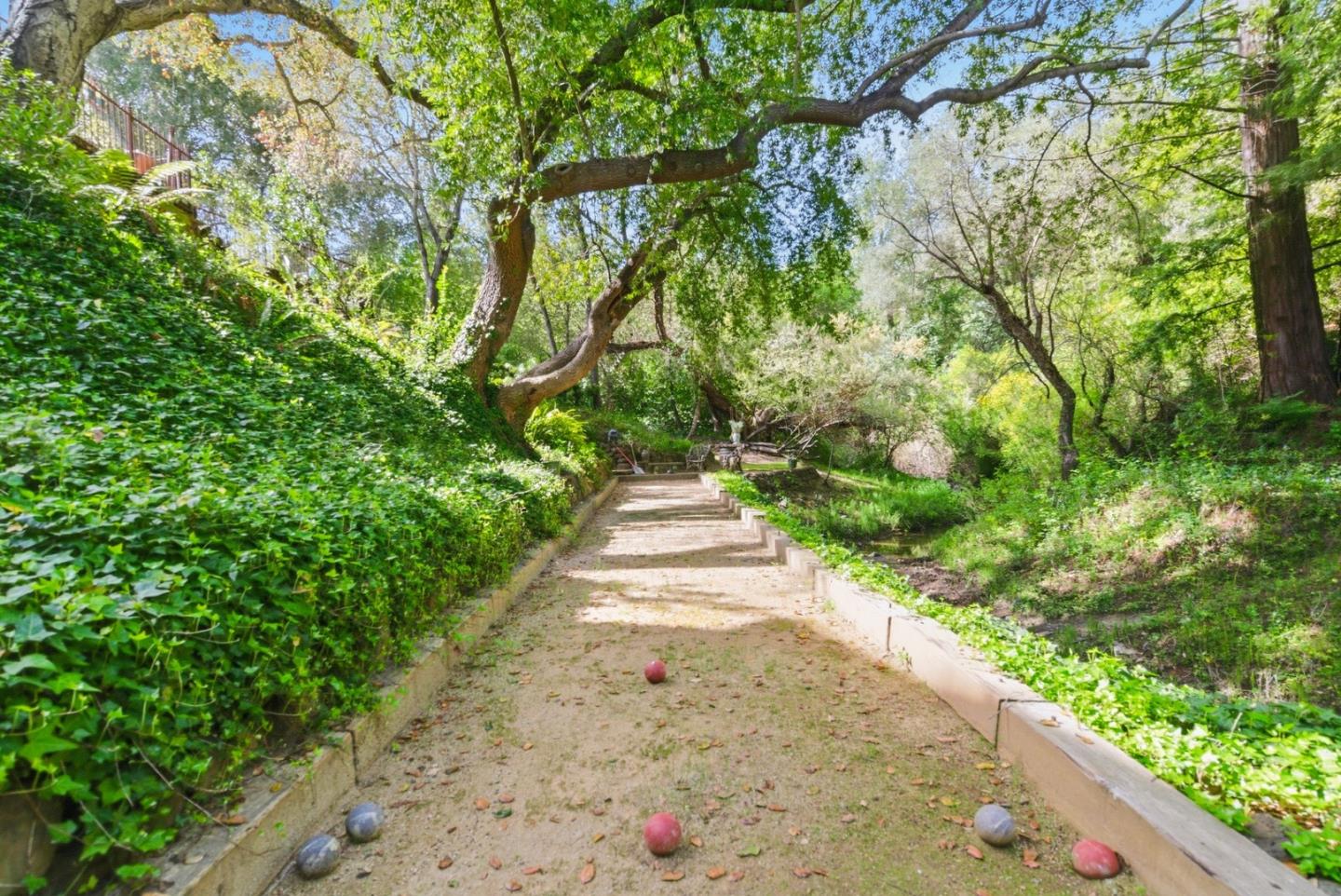 Detail Gallery Image 34 of 53 For 13651 Pierce Rd, Saratoga,  CA 95070 - 4 Beds | 3/1 Baths