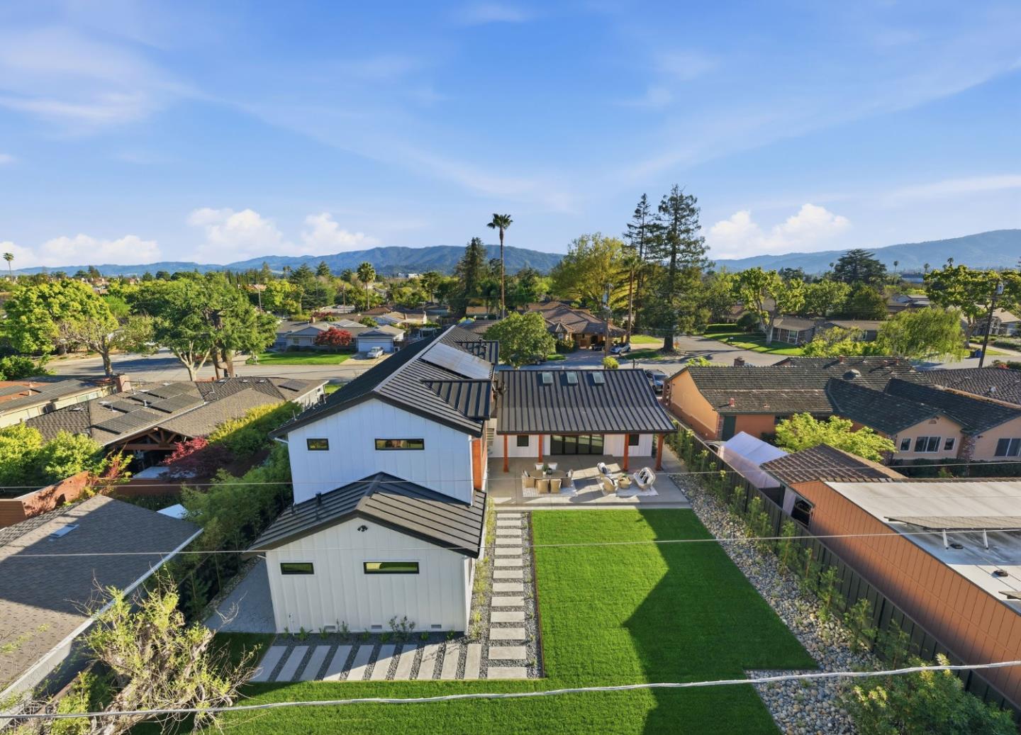 Detail Gallery Image 4 of 77 For 401 Dallas Dr, Campbell,  CA 95008 - 5 Beds | 3/1 Baths