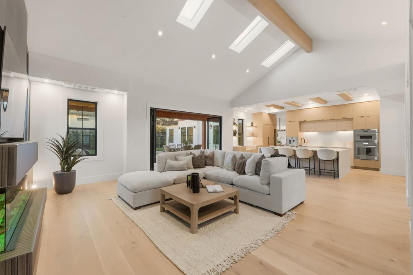 Detail Gallery Image 9 of 77 For 401 Dallas Dr, Campbell,  CA 95008 - 5 Beds | 3/1 Baths