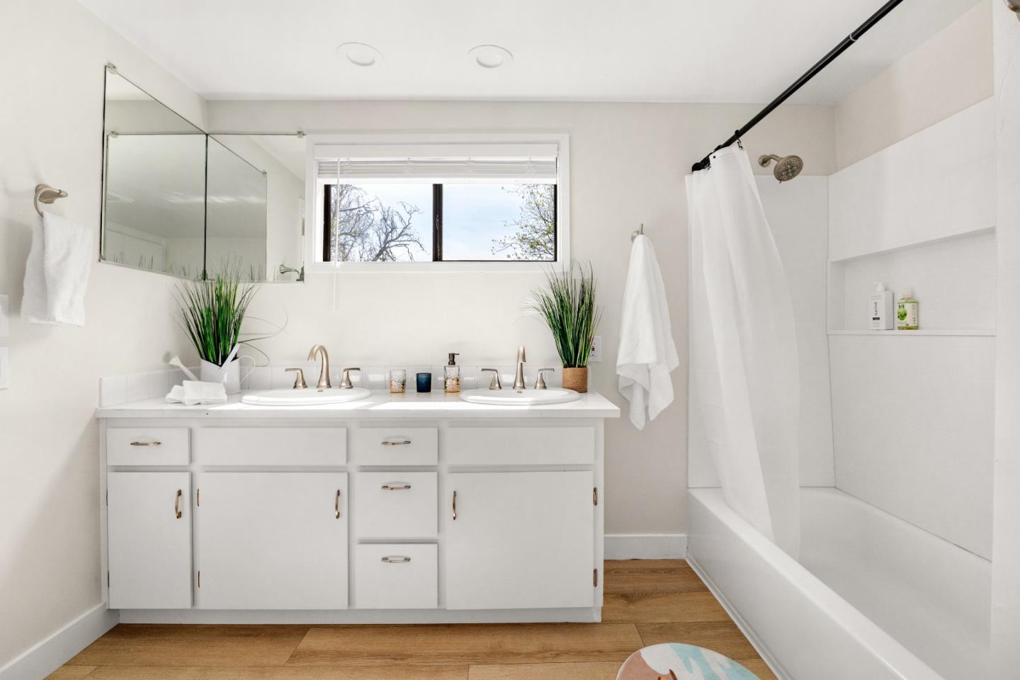 Detail Gallery Image 11 of 32 For 460 Rodriguez St, Santa Cruz,  CA 95062 - 5 Beds | 2 Baths