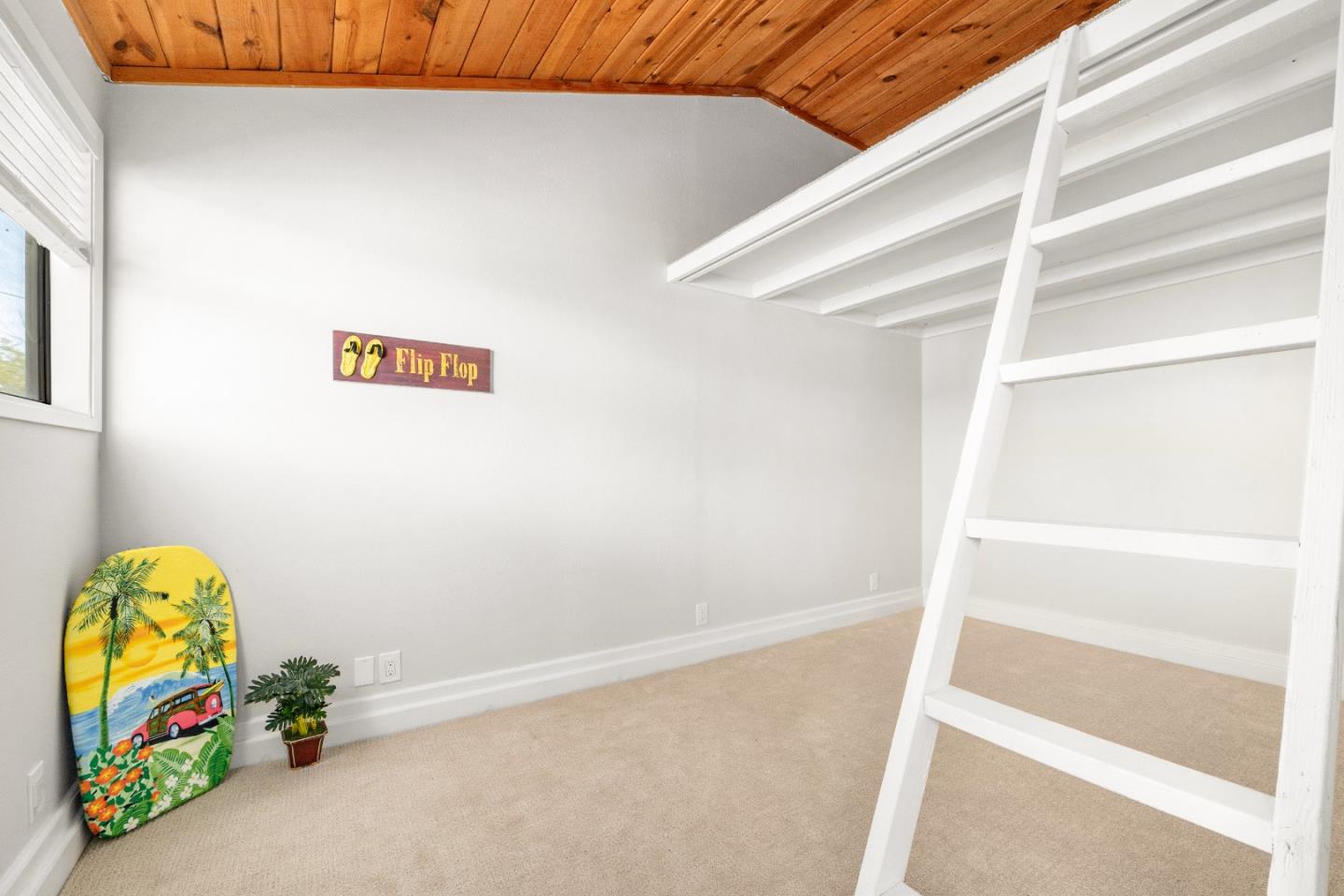 Detail Gallery Image 14 of 32 For 460 Rodriguez St, Santa Cruz,  CA 95062 - 5 Beds | 2 Baths