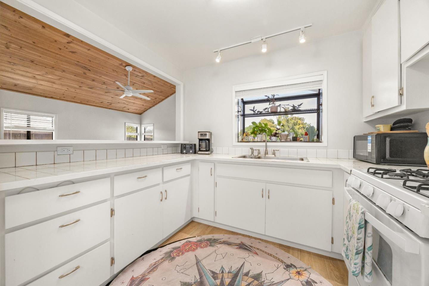 Detail Gallery Image 24 of 32 For 460 Rodriguez St, Santa Cruz,  CA 95062 - 5 Beds | 2 Baths