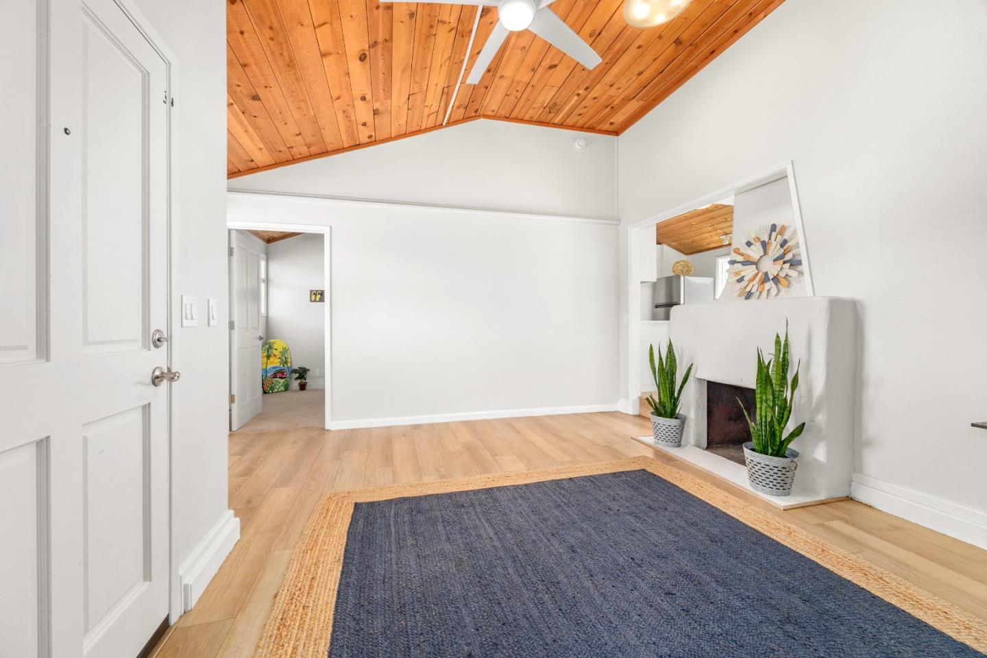 Detail Gallery Image 6 of 32 For 460 Rodriguez St, Santa Cruz,  CA 95062 - 5 Beds | 2 Baths