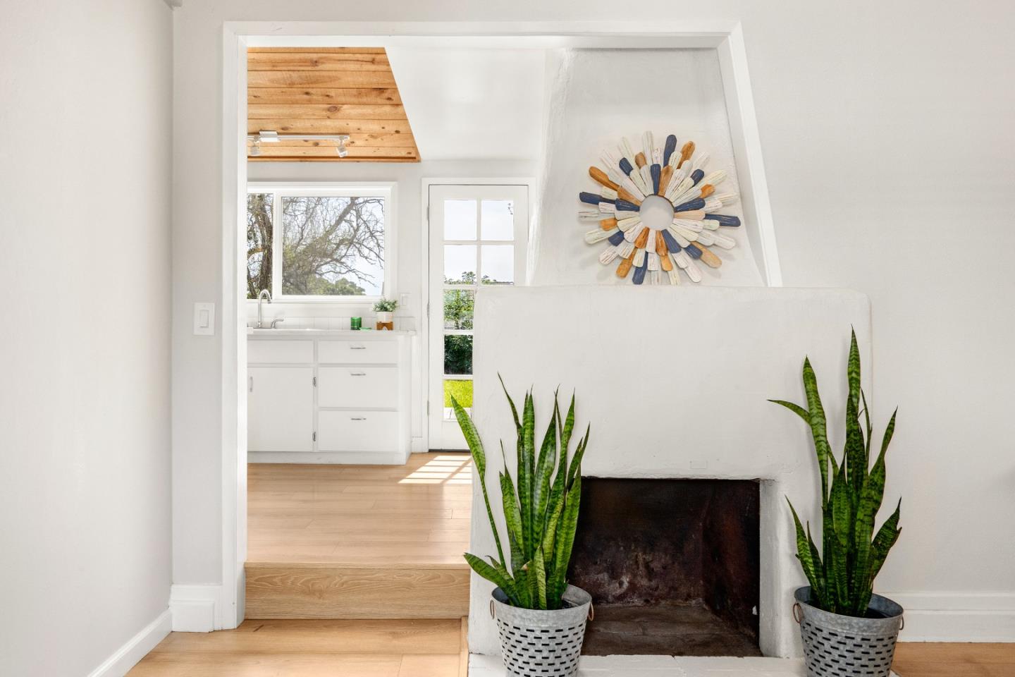 Detail Gallery Image 7 of 32 For 460 Rodriguez St, Santa Cruz,  CA 95062 - 5 Beds | 2 Baths