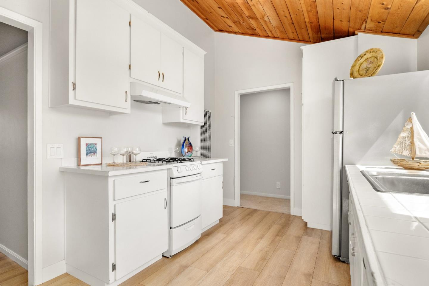 Detail Gallery Image 9 of 32 For 460 Rodriguez St, Santa Cruz,  CA 95062 - 5 Beds | 2 Baths