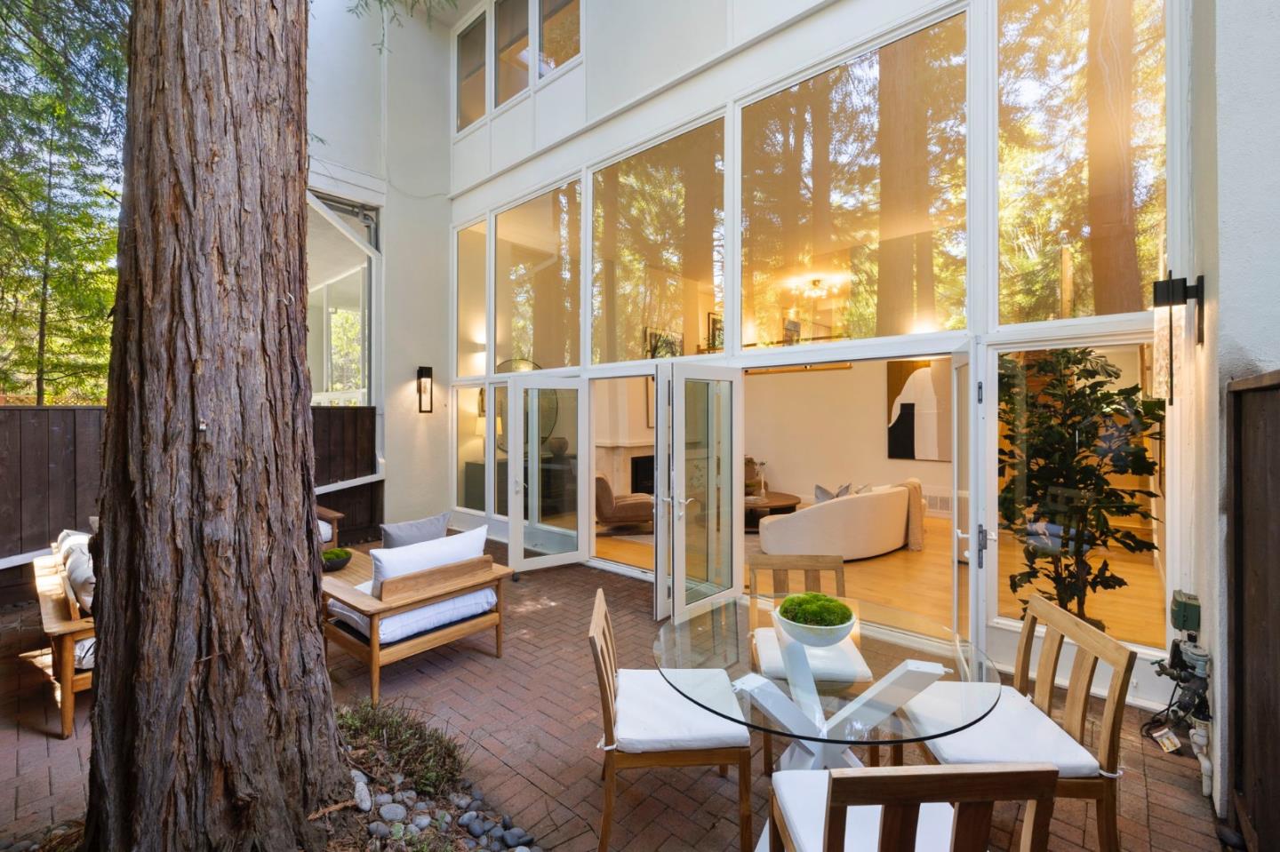 Detail Gallery Image 11 of 56 For 138 Stone Pine Ln, Menlo Park,  CA 94025 - 3 Beds | 2/1 Baths