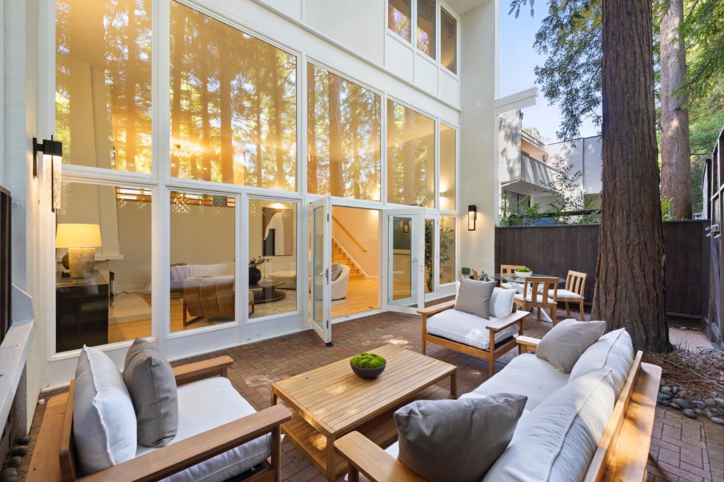 Detail Gallery Image 13 of 56 For 138 Stone Pine Ln, Menlo Park,  CA 94025 - 3 Beds | 2/1 Baths