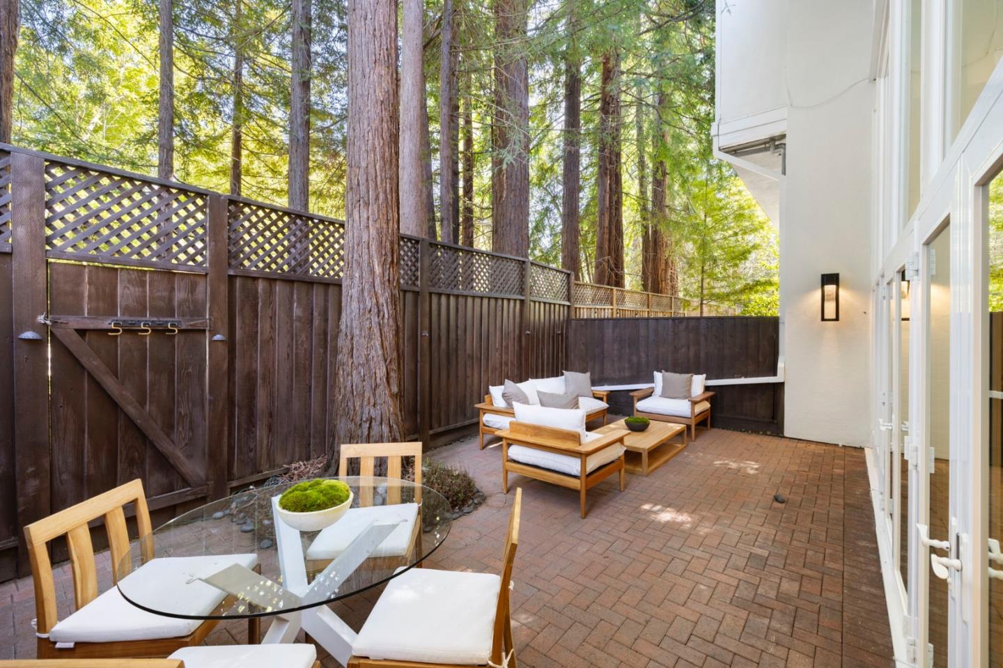 Detail Gallery Image 14 of 56 For 138 Stone Pine Ln, Menlo Park,  CA 94025 - 3 Beds | 2/1 Baths