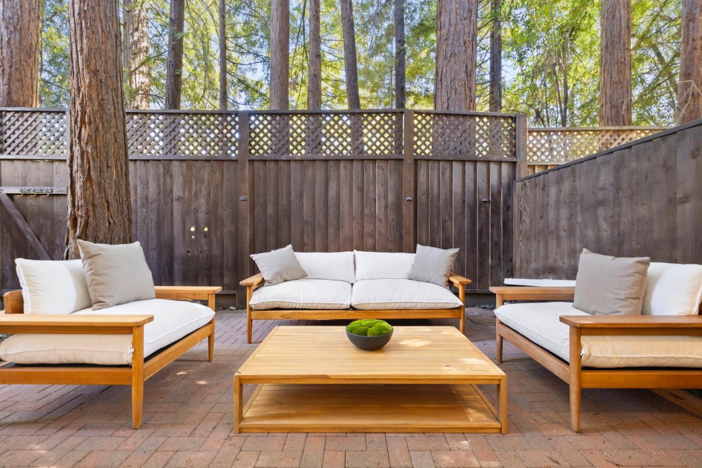 Detail Gallery Image 15 of 56 For 138 Stone Pine Ln, Menlo Park,  CA 94025 - 3 Beds | 2/1 Baths