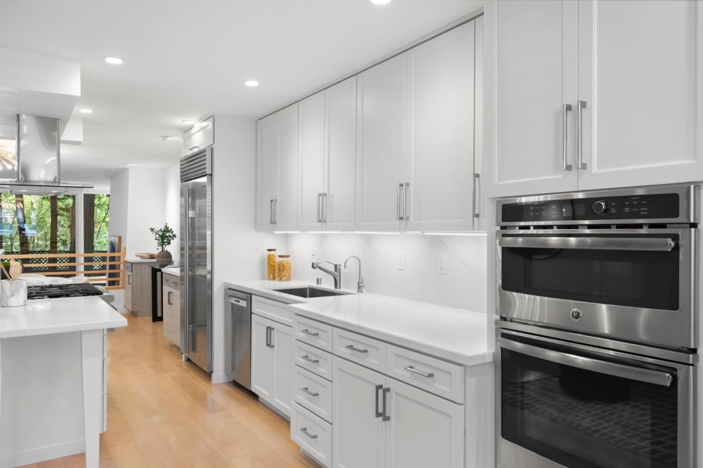 Detail Gallery Image 24 of 56 For 138 Stone Pine Ln, Menlo Park,  CA 94025 - 3 Beds | 2/1 Baths