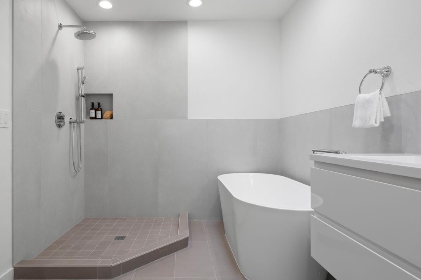 Detail Gallery Image 38 of 56 For 138 Stone Pine Ln, Menlo Park,  CA 94025 - 3 Beds | 2/1 Baths