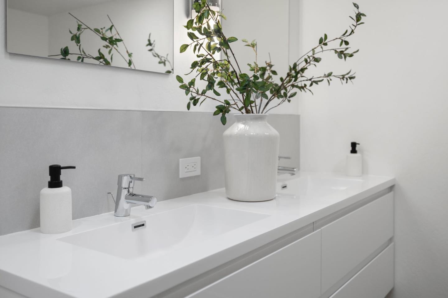 Detail Gallery Image 40 of 56 For 138 Stone Pine Ln, Menlo Park,  CA 94025 - 3 Beds | 2/1 Baths