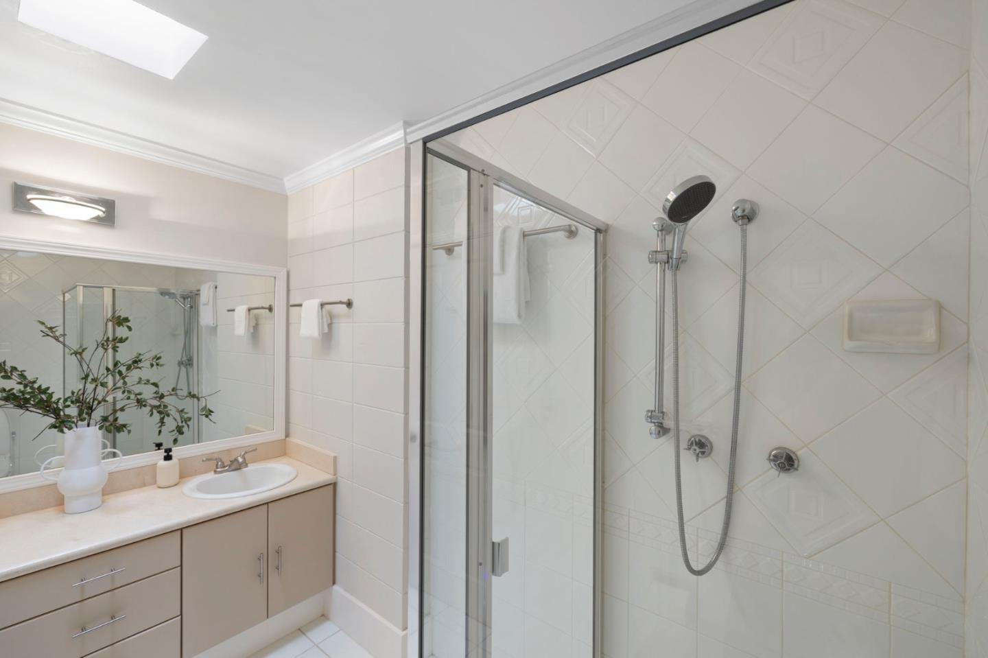 Detail Gallery Image 45 of 56 For 138 Stone Pine Ln, Menlo Park,  CA 94025 - 3 Beds | 2/1 Baths