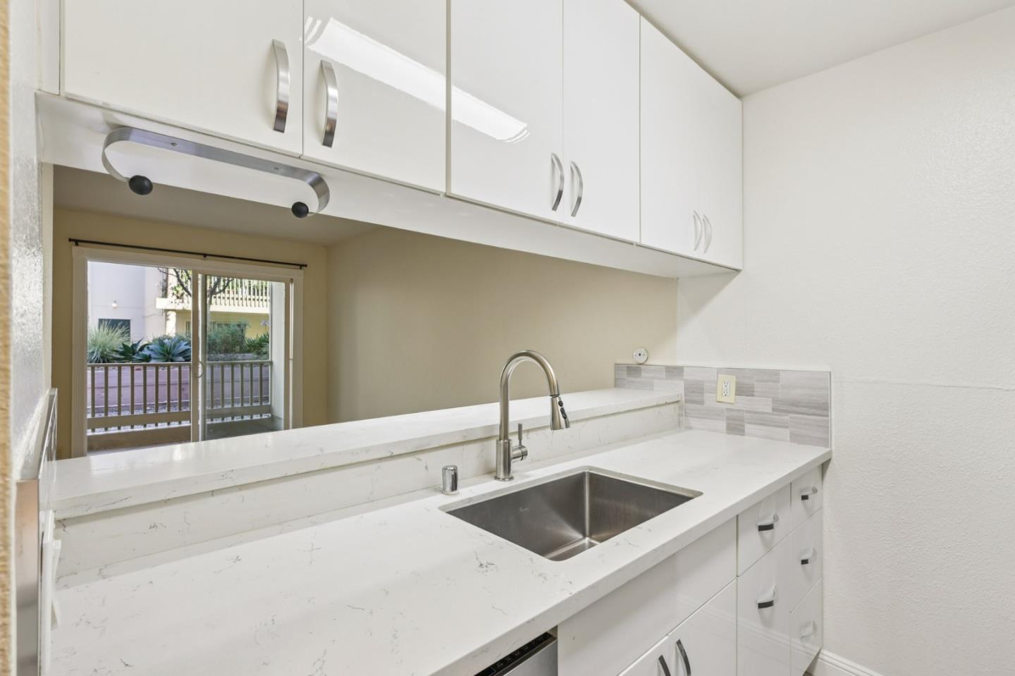 Detail Gallery Image 2 of 33 For 370 Imperial Way #118,  Daly City,  CA 94015 - 1 Beds | 1 Baths